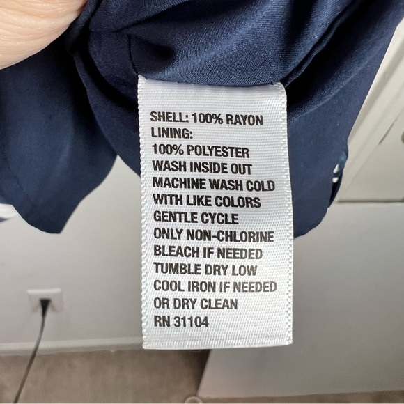 Crown & Ivy dress womens Size S Navy & White Floral Rayon Shift Dress Flutter - Picture 6 of 9